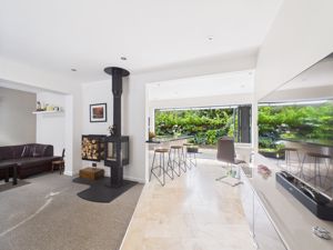 Lounge/Dining- click for photo gallery